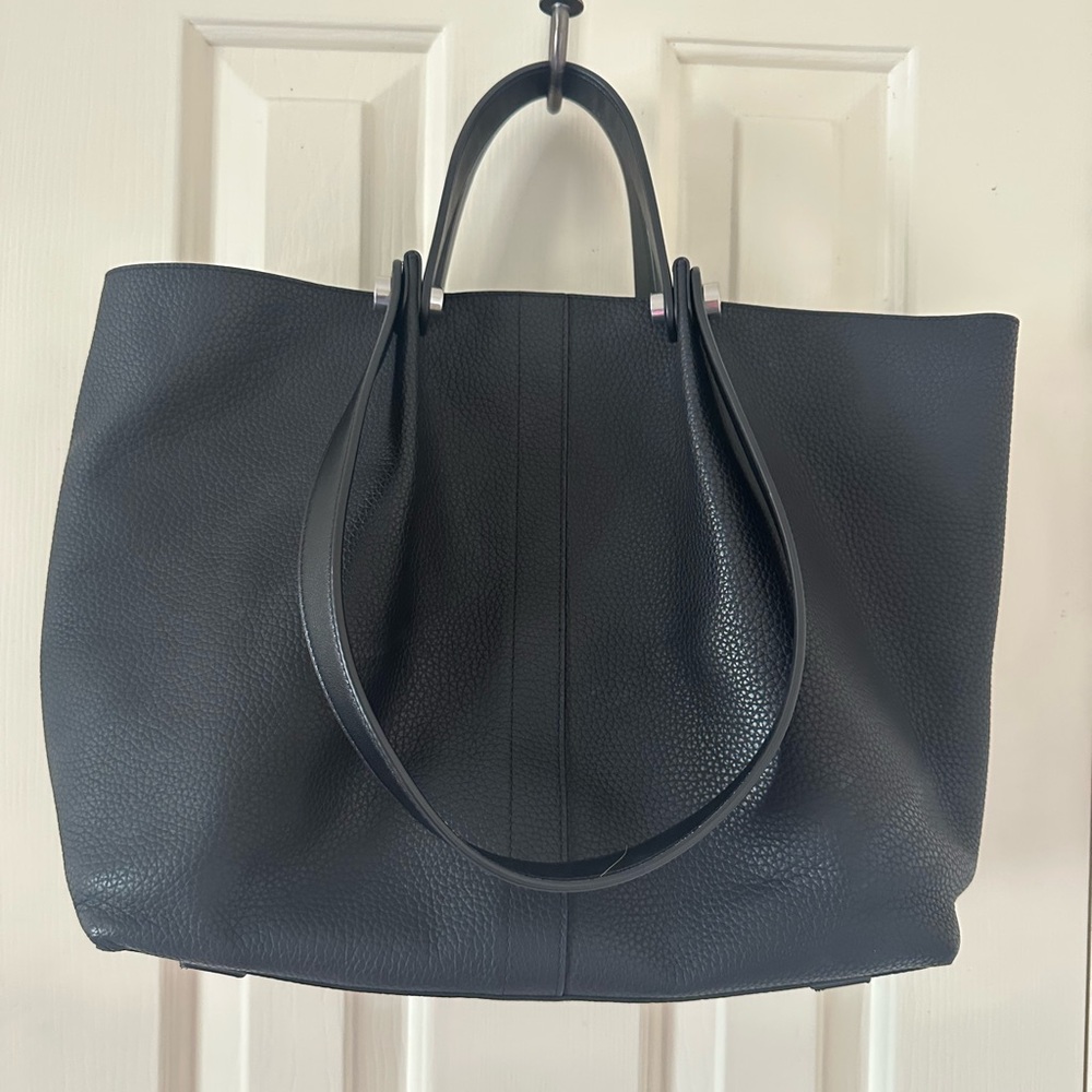 Elegant Black Tote Bag - Picture 7 of 16